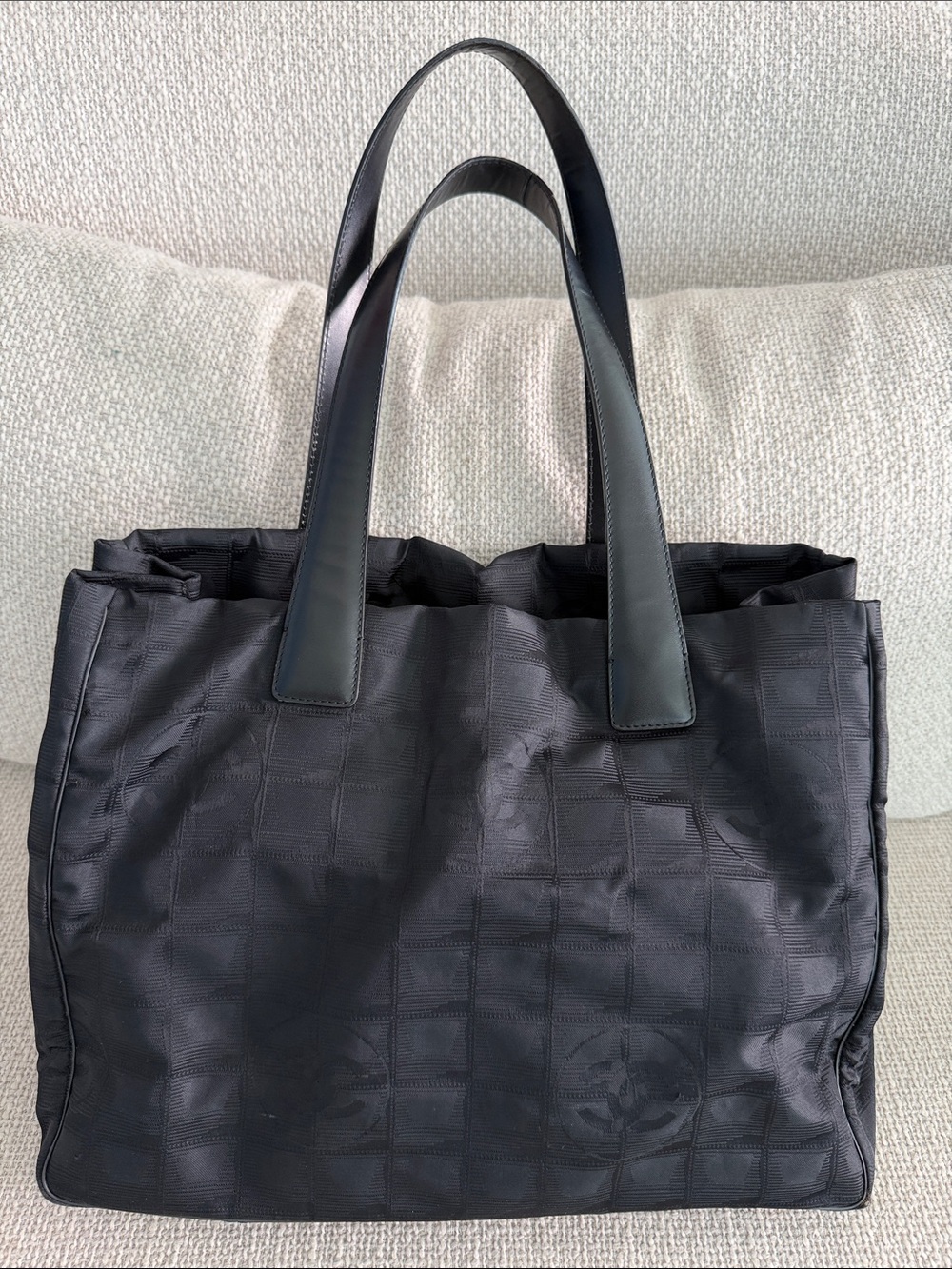 Vintage Channel Travel Line Tote Bag 🖤